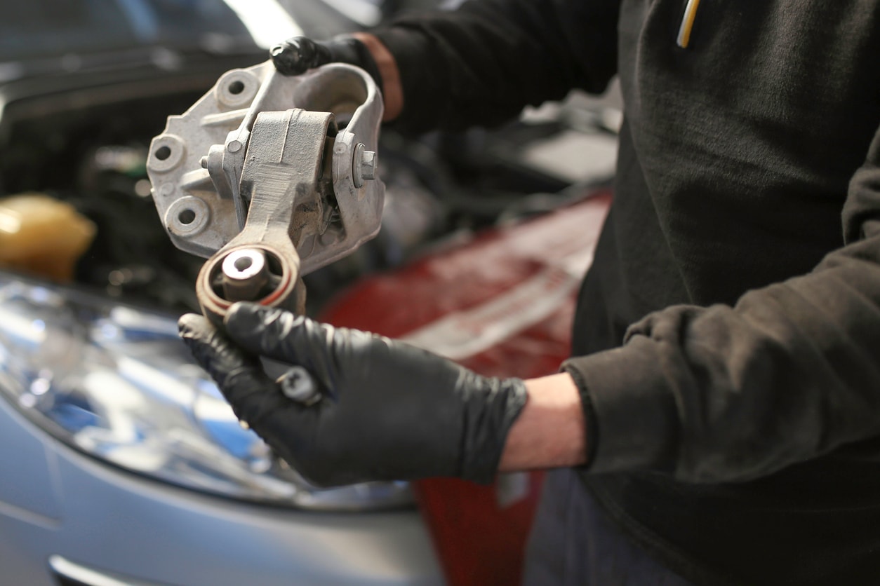 5 Bad Motor Mount Symptoms to Watch For